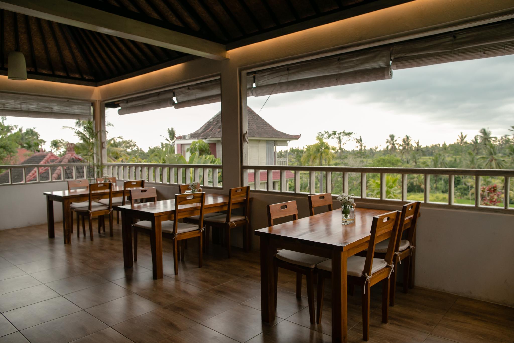 B Saya Hotel